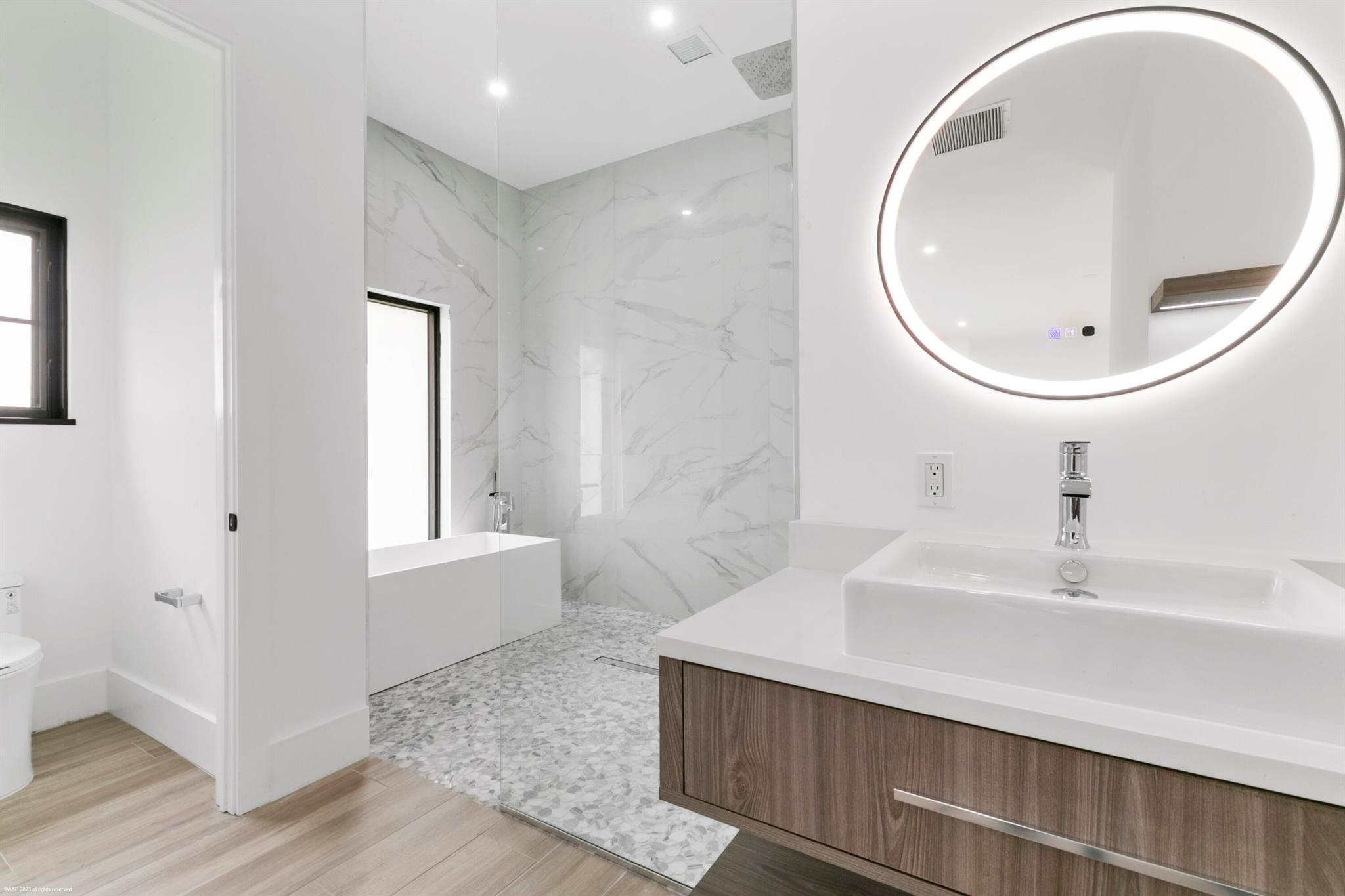 WHITE FENCES EQUESTRIAN E - Residential