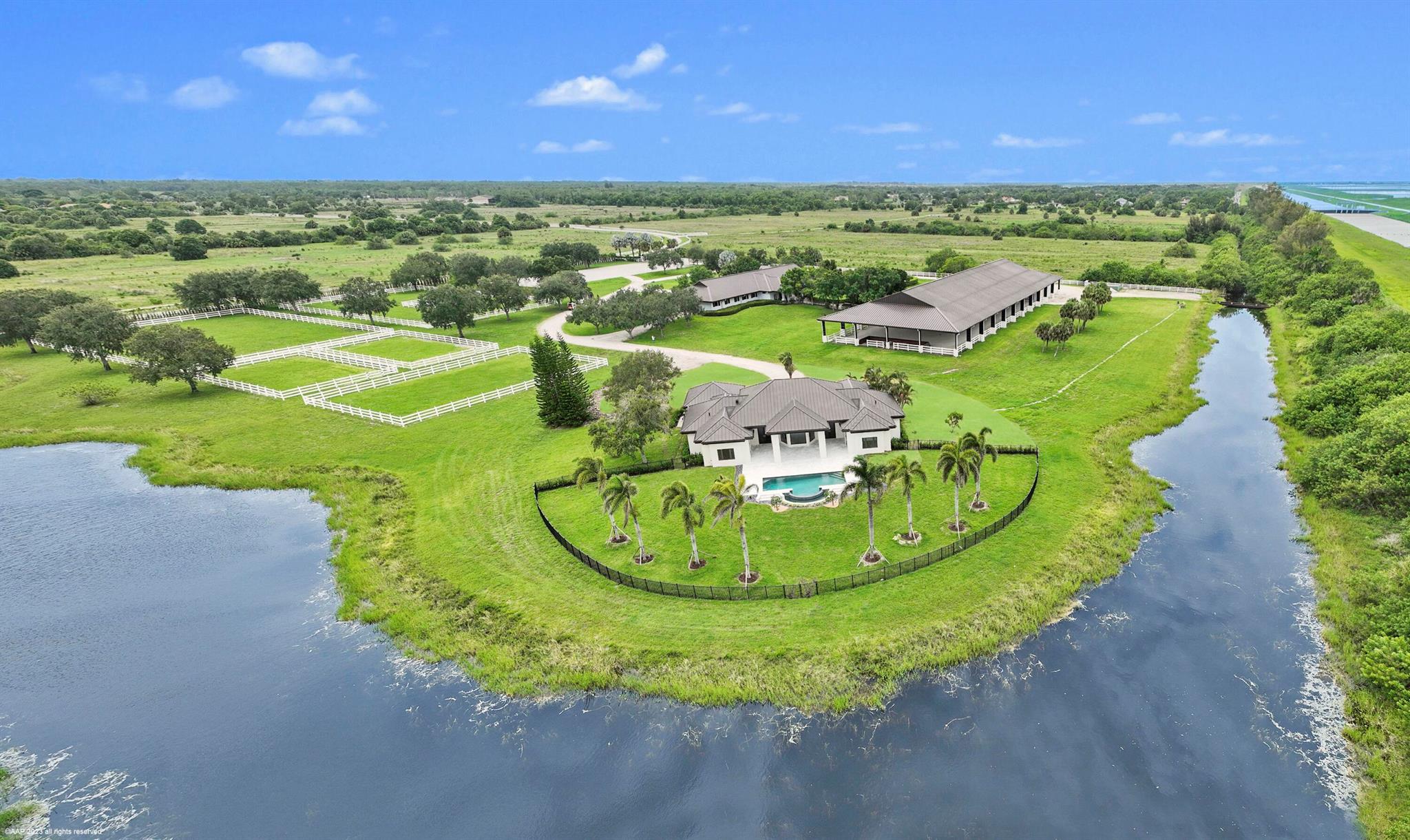 WHITE FENCES EQUESTRIAN E - Residential