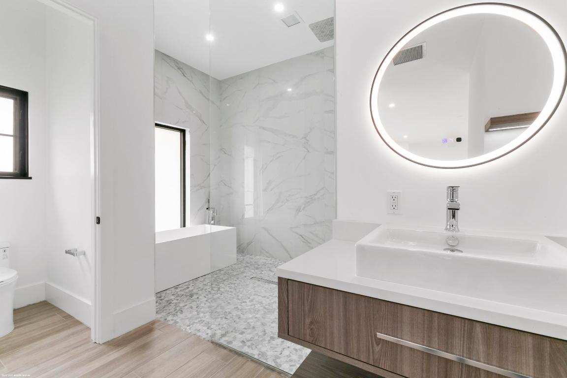 WHITE FENCES EQUESTRIAN ESTATES - Residential