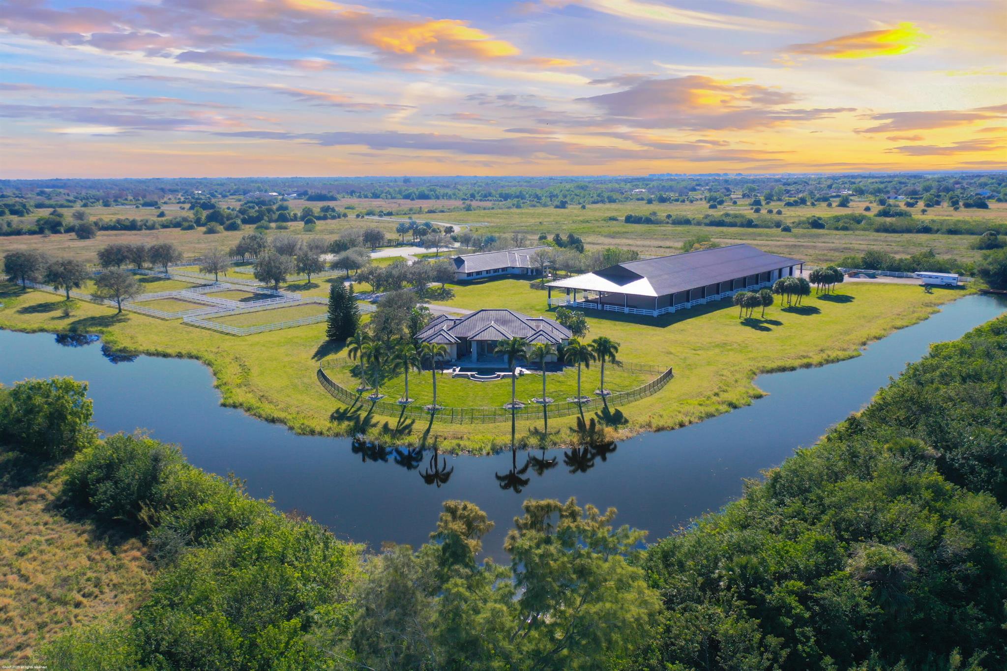 WHITE FENCES EQUESTRIAN E - Residential