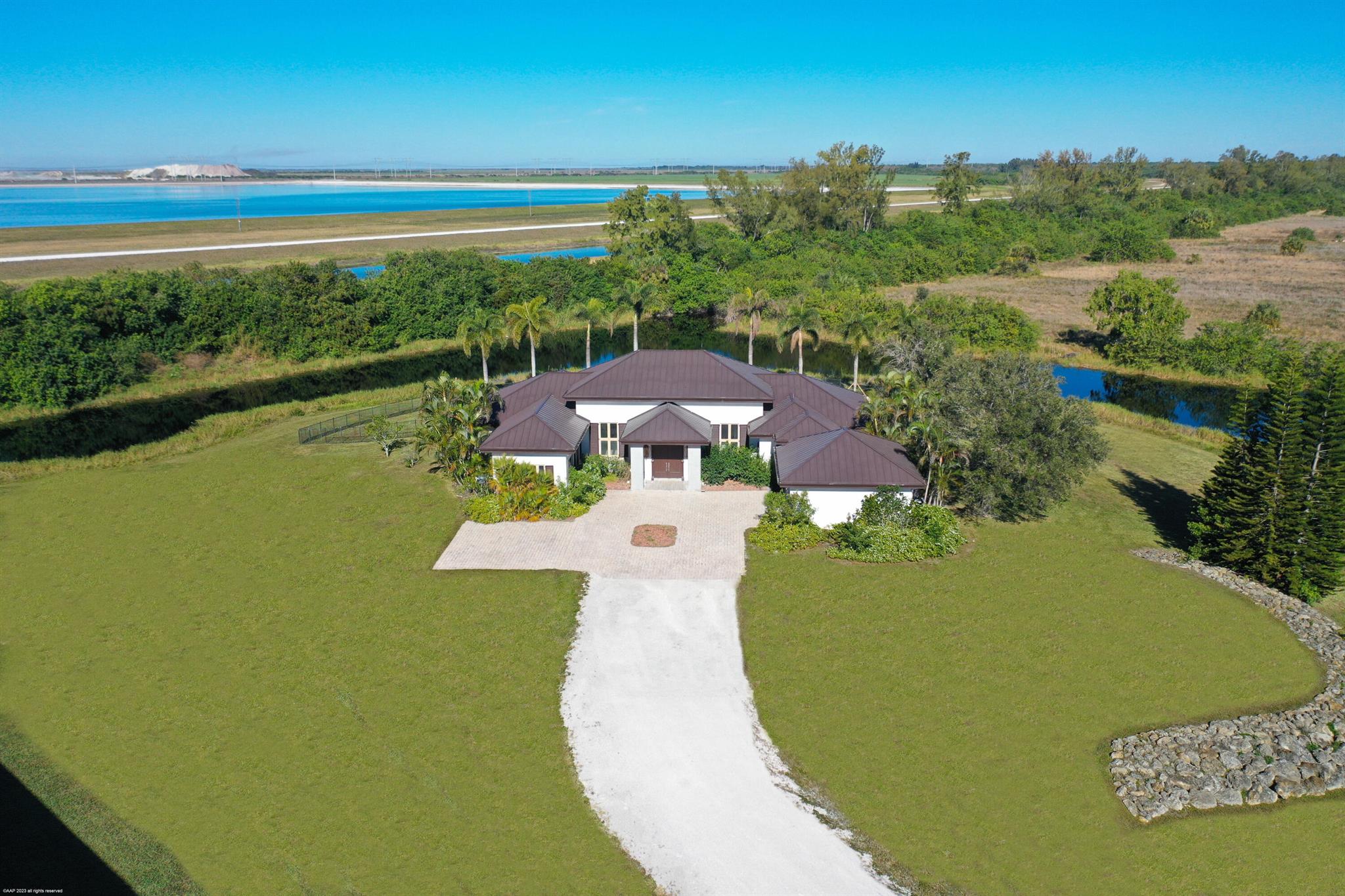 WHITE FENCES EQUESTRIAN E - Residential