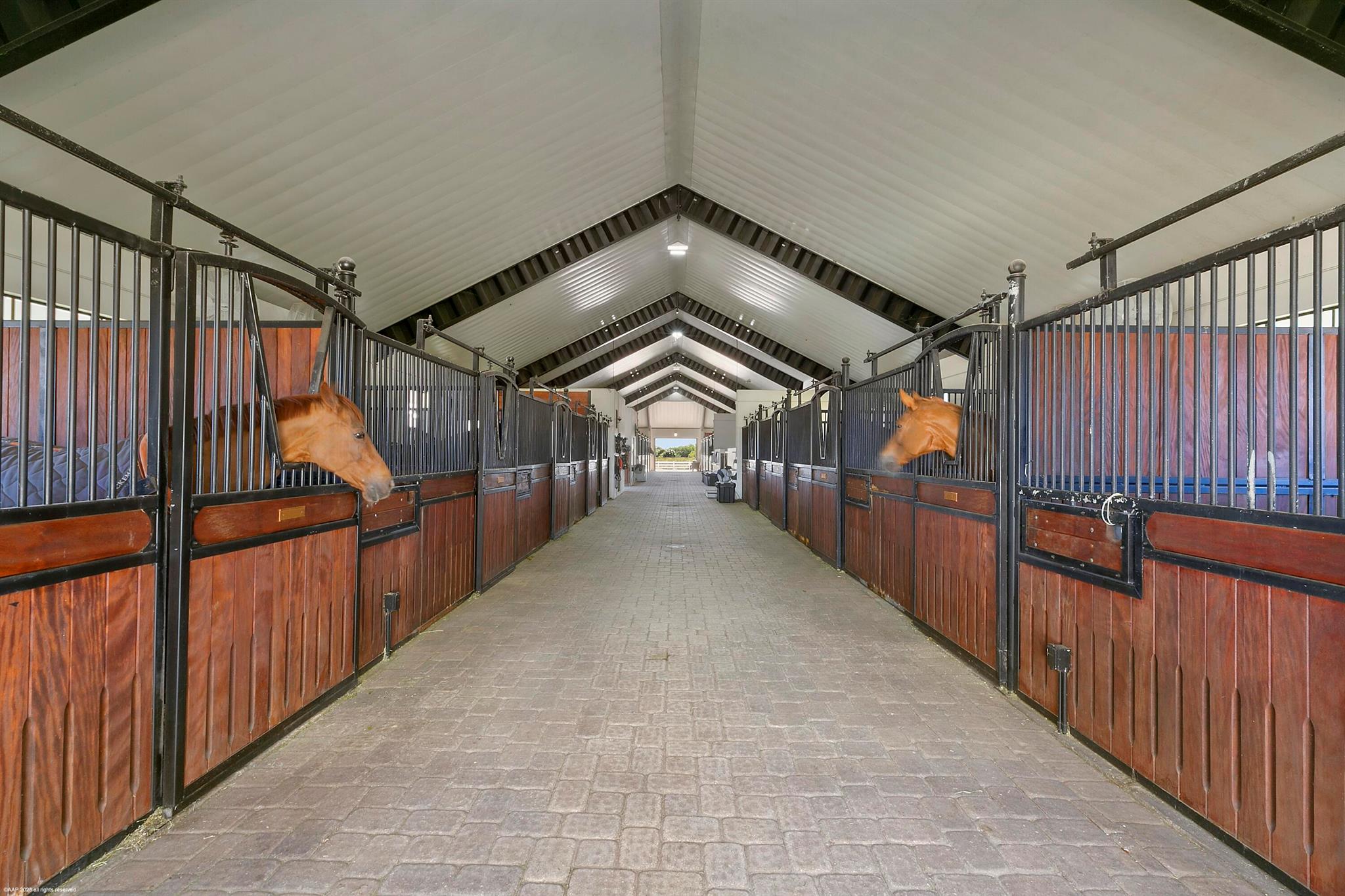 WHITE FENCES EQUESTRIAN E - Residential