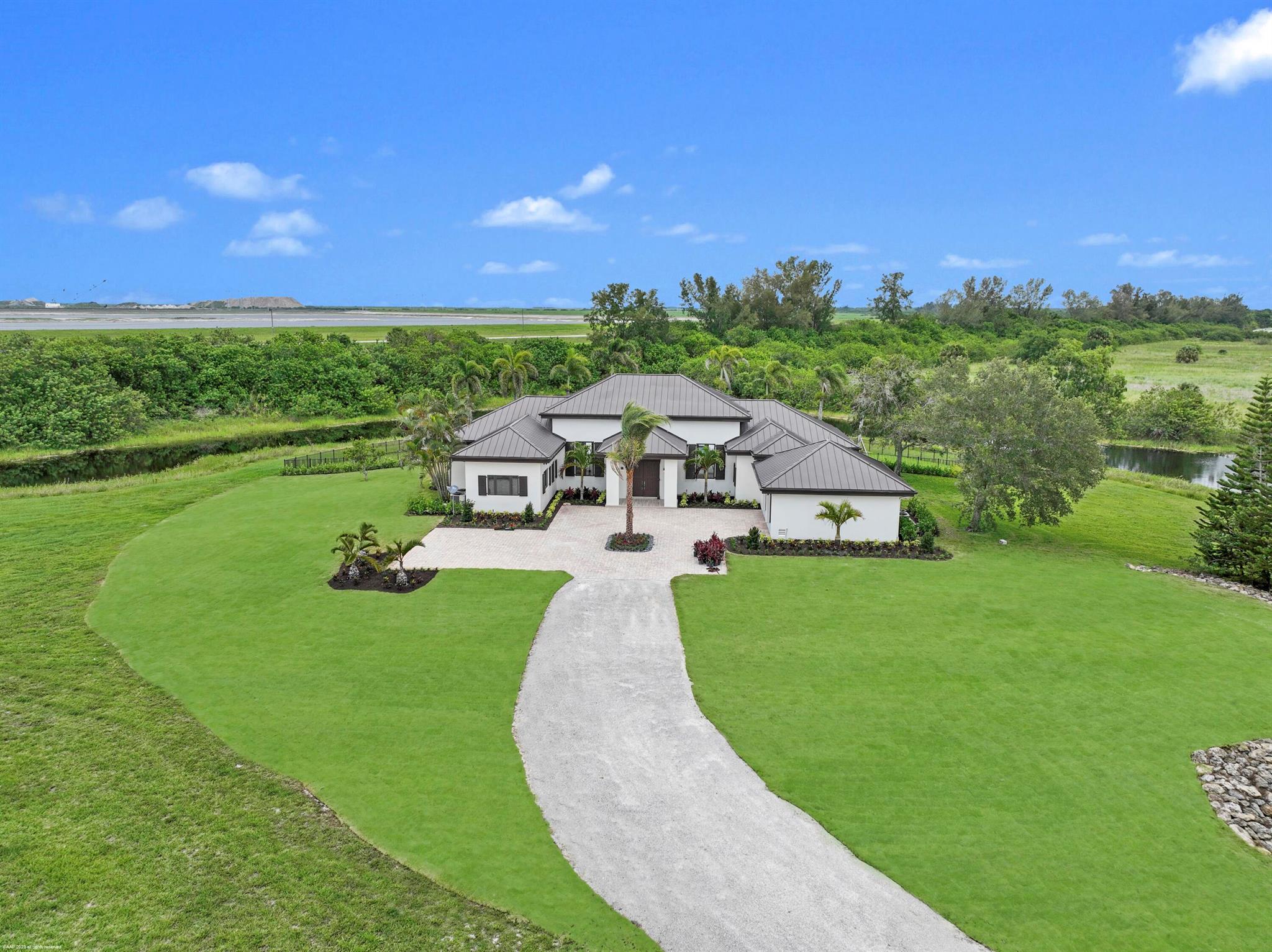 WHITE FENCES EQUESTRIAN E - Residential