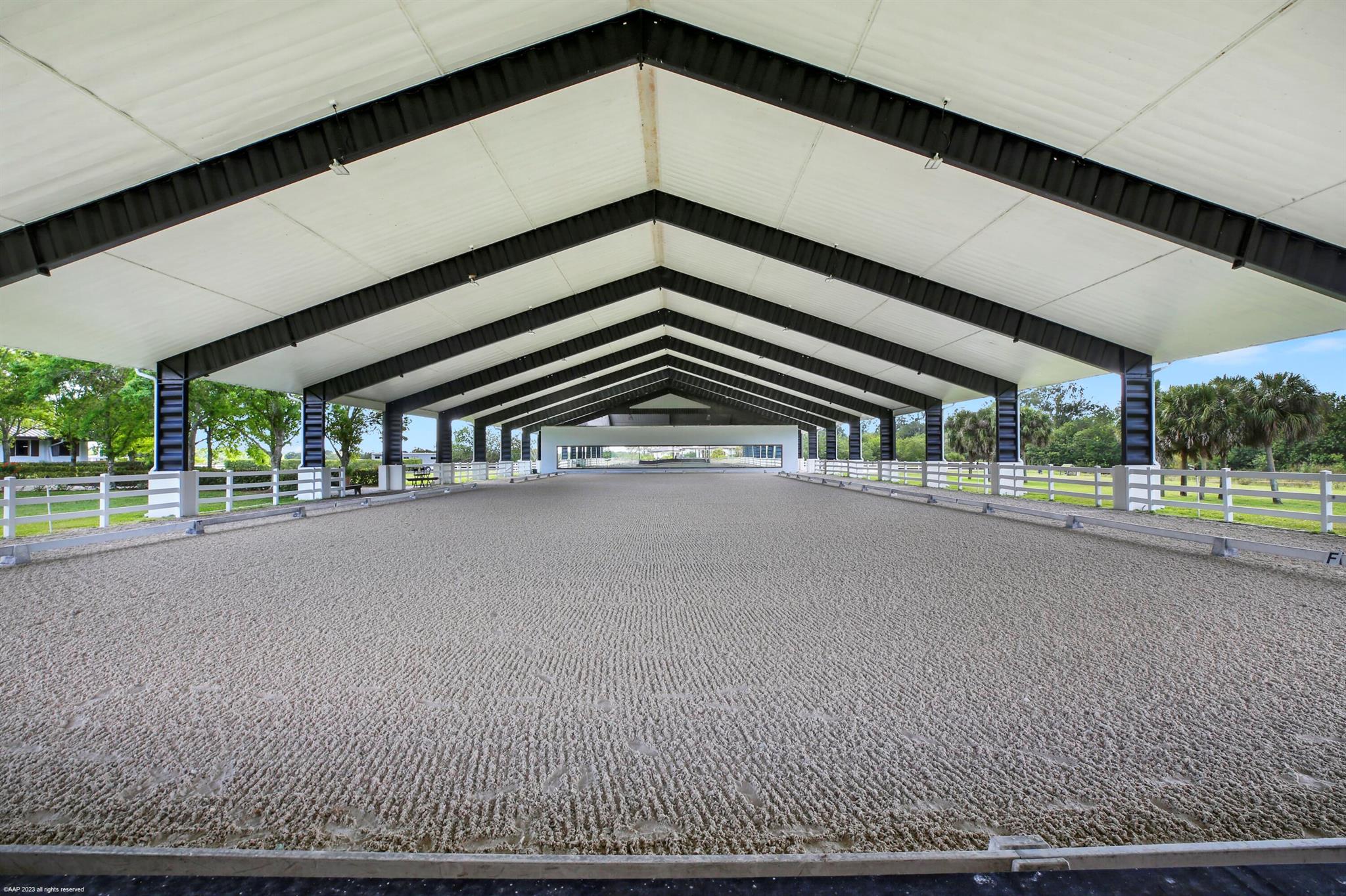 WHITE FENCES EQUESTRIAN E - Residential