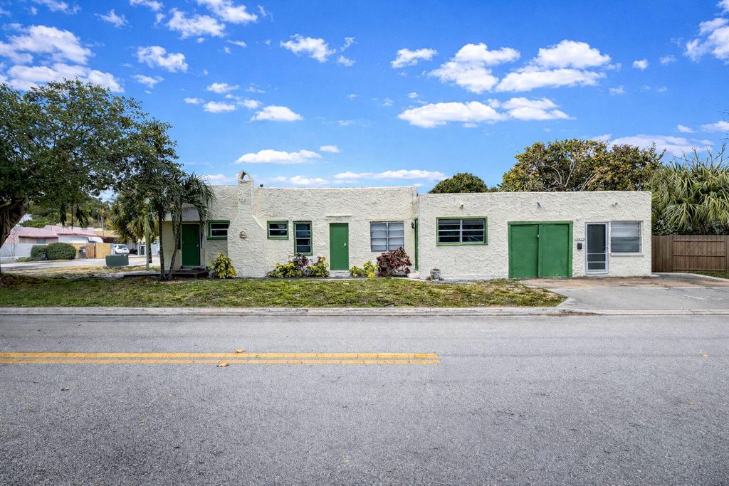 Photo of 501 Pilgrim Road, West Palm Beach, FL 33405 (MLS # R11162912)