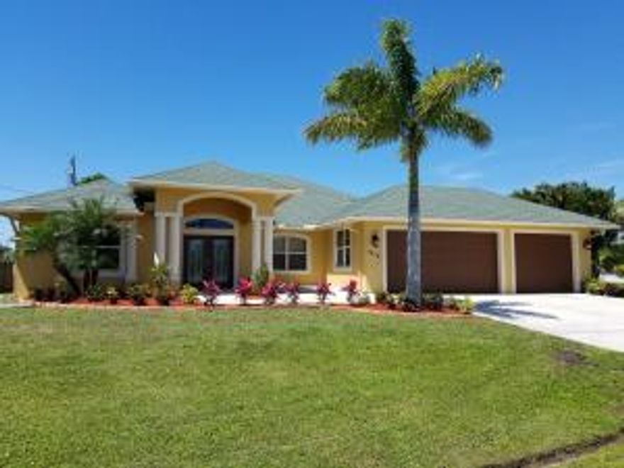 Don't wait on this gorgeous 2009 built CBS home in highly desirable area of Southbend with NO HOA fees! This great home features 4 bedrooms, 3 bathrooms (one is only accessible from porch) and large 3 car garage. Home features a large custom kitchen with Island, Granite Counters, & Stainless Steel appliances (Refrigerator negotiable), Huge Covered/Screened Porch, and oversized corner lot. The spacious Master Suite has a Tray ceiling, 2 Walk-In closets, & En-Suite bath complete with brand new dual sink vanities, Granite Counters, & large soaking tub. Newly installed boat ramps provide easy water access just around the corner.