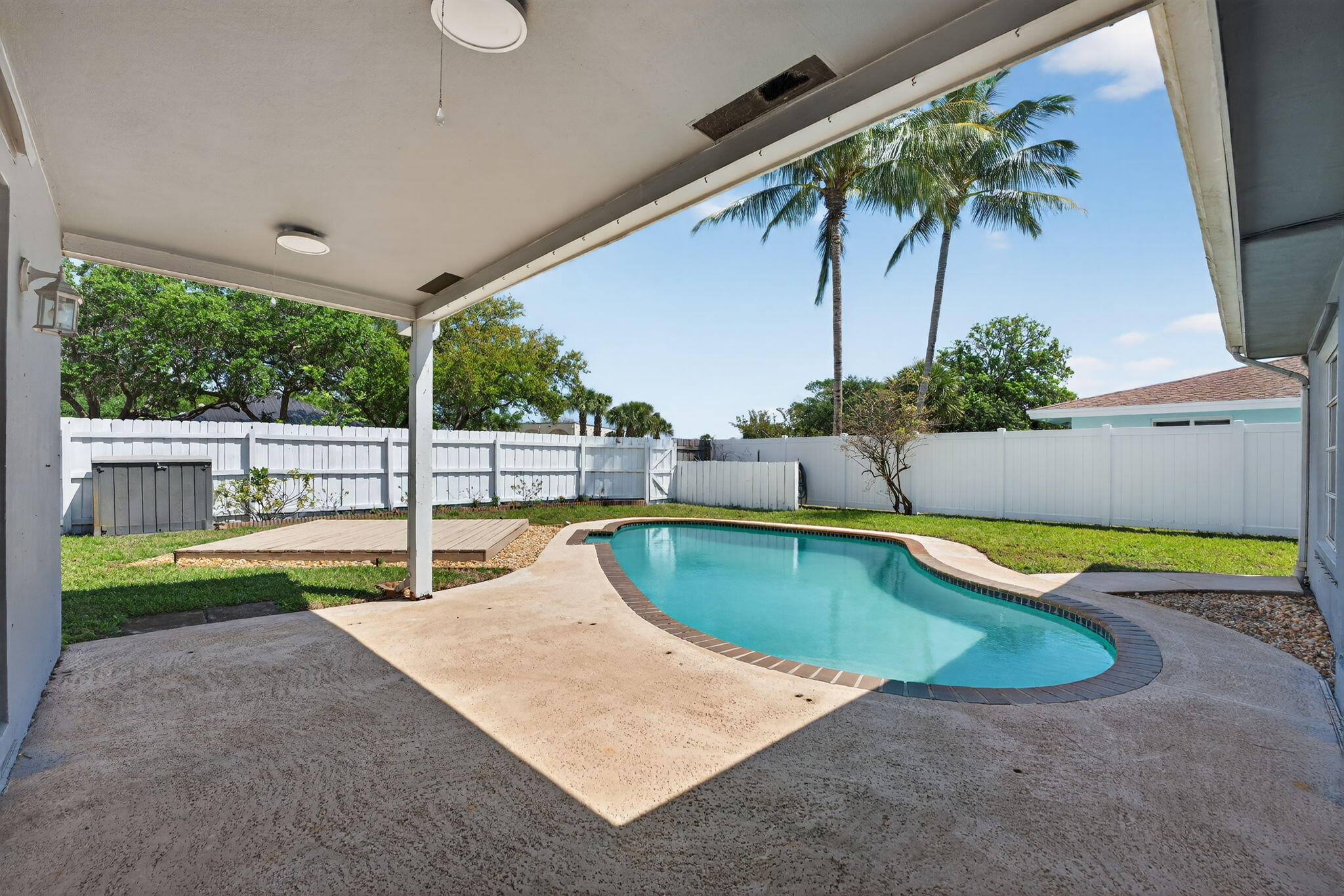 BOCA RATON SQUARE 16 - Residential