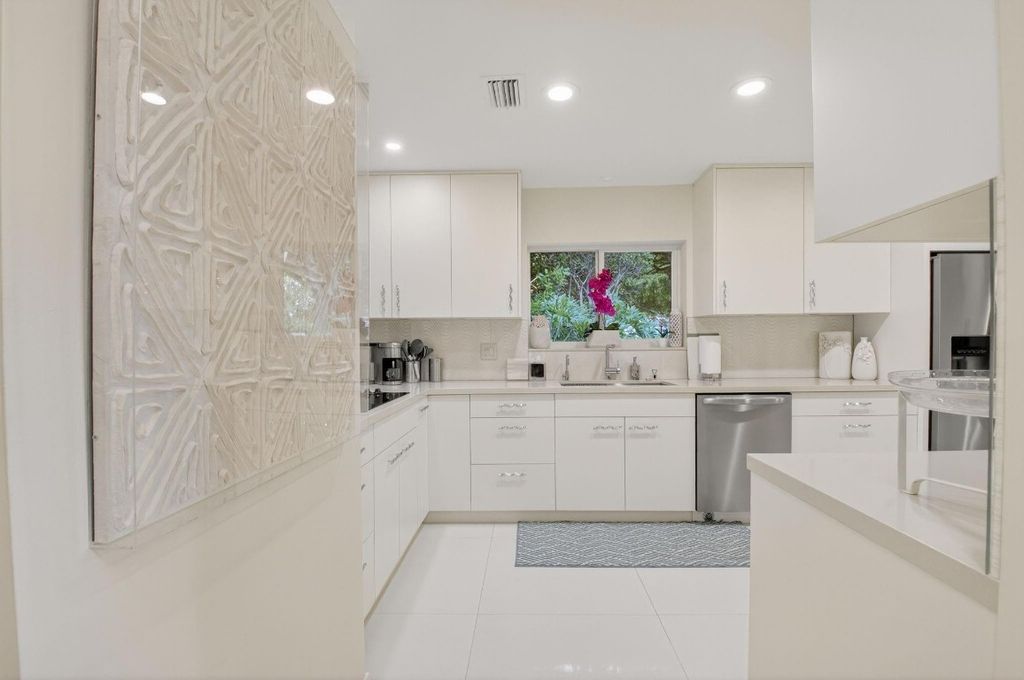 Photo of 19452 Waters Reach Lane 305 Lane #305, Boca Raton, FL 33434 (MLS # F10509222)