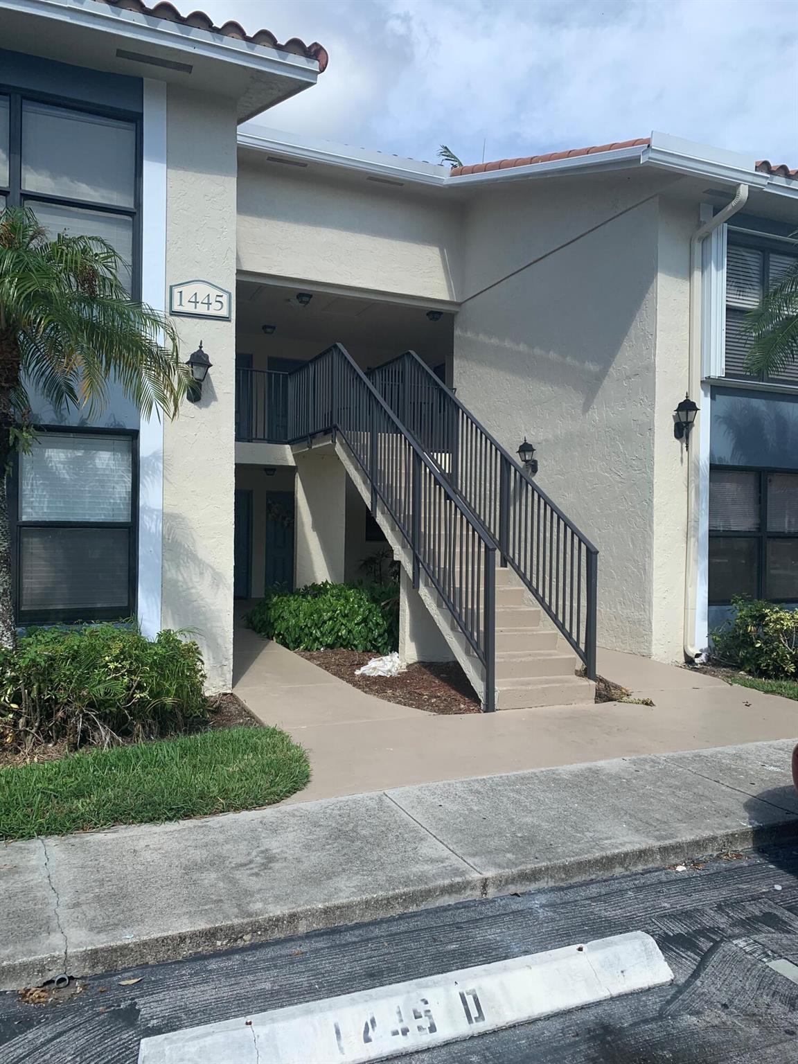 Beautiful vacant condo, 2 beds, 2 baths. Condo freshly painted. AC less than 1 year old. Hurricane accordions. New bedroom floors.