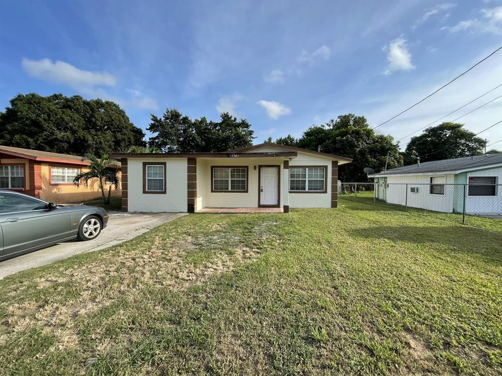 Photo of 2801 E Avenue, Fort Pierce, FL 34947 (MLS # R10732154)