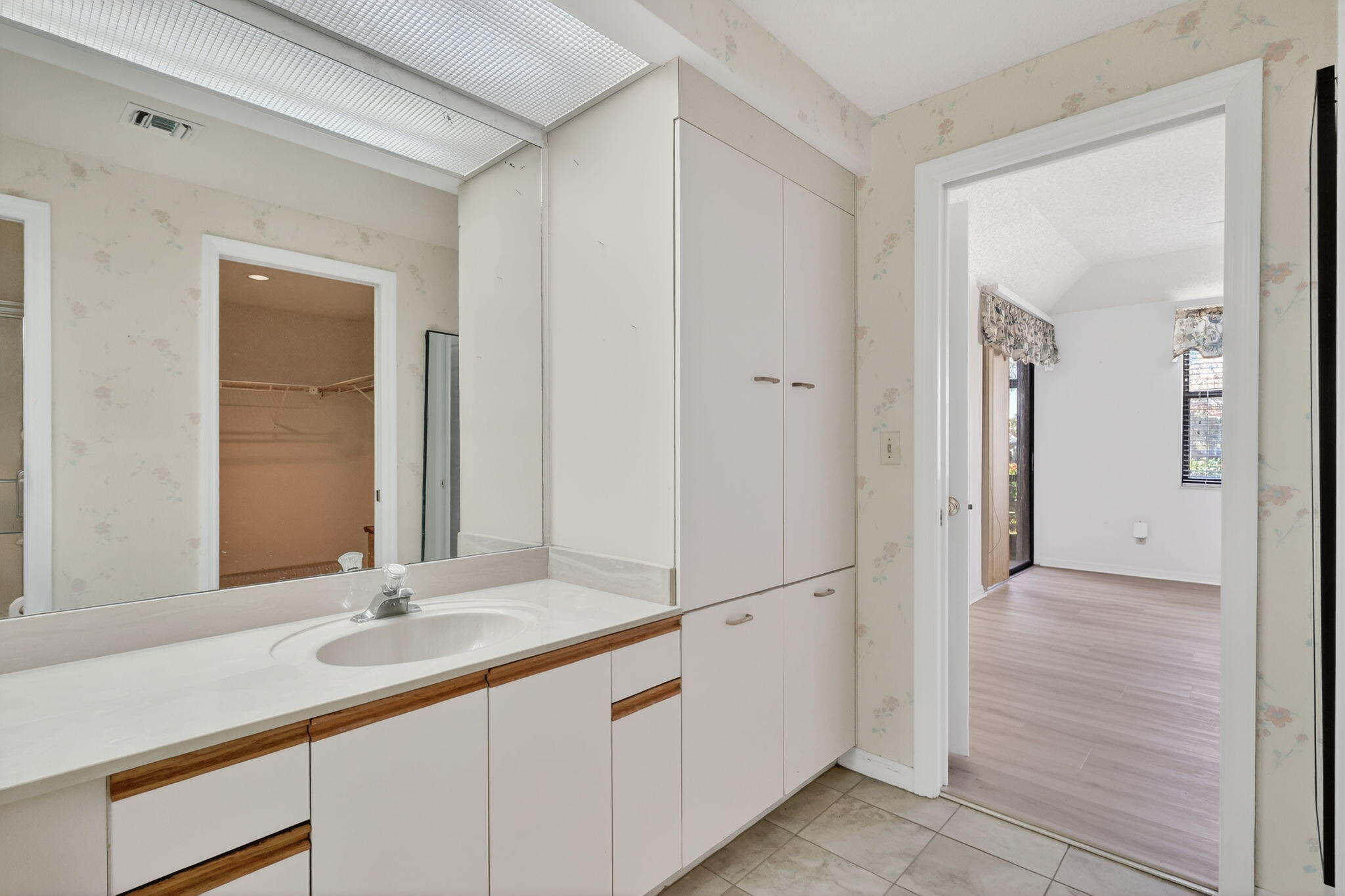 Hanson's Landing Condo - Residential