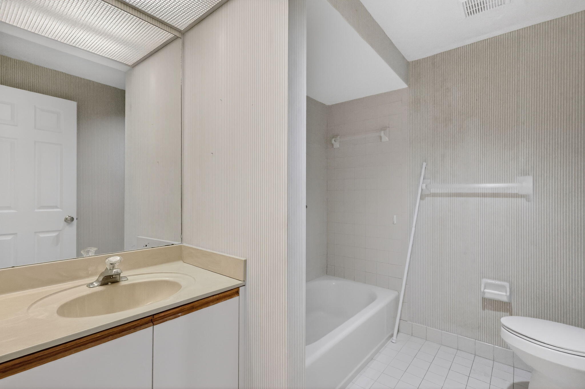 Hanson's Landing Condo - Residential