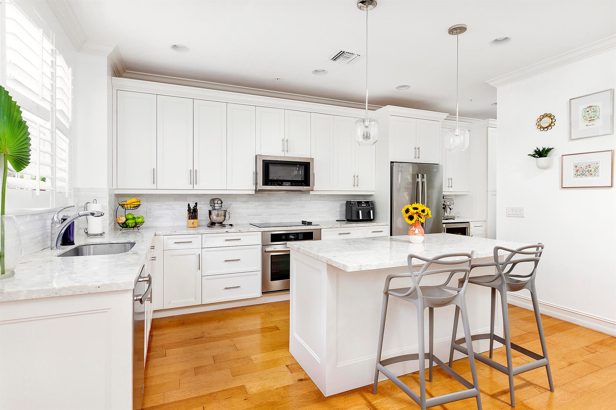 CANNERY ROW - Residential