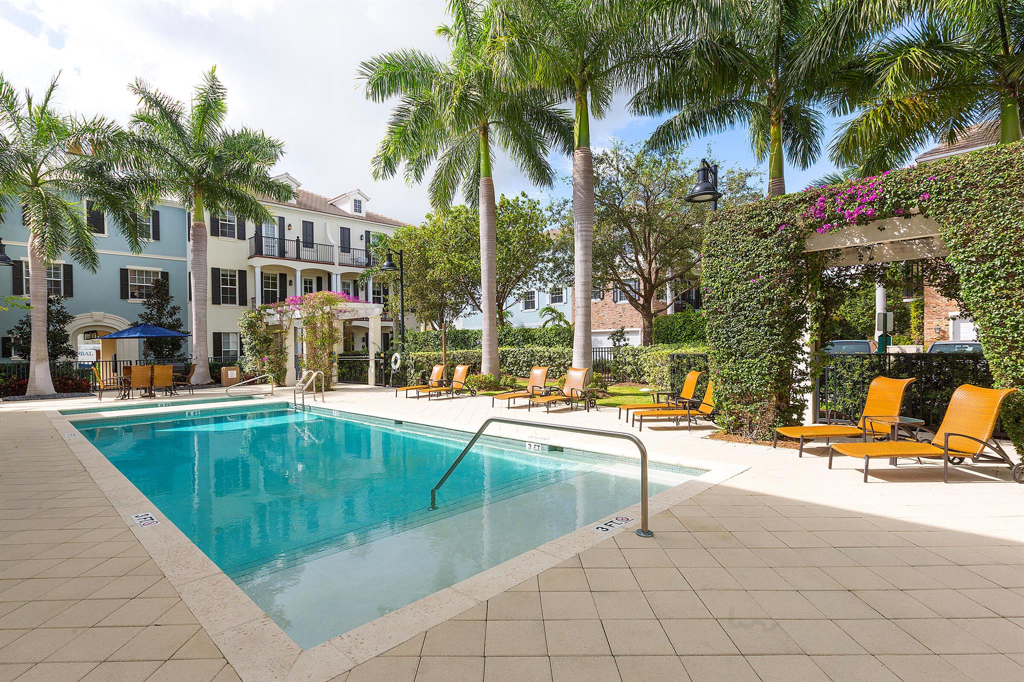 CANNERY ROW - Residential