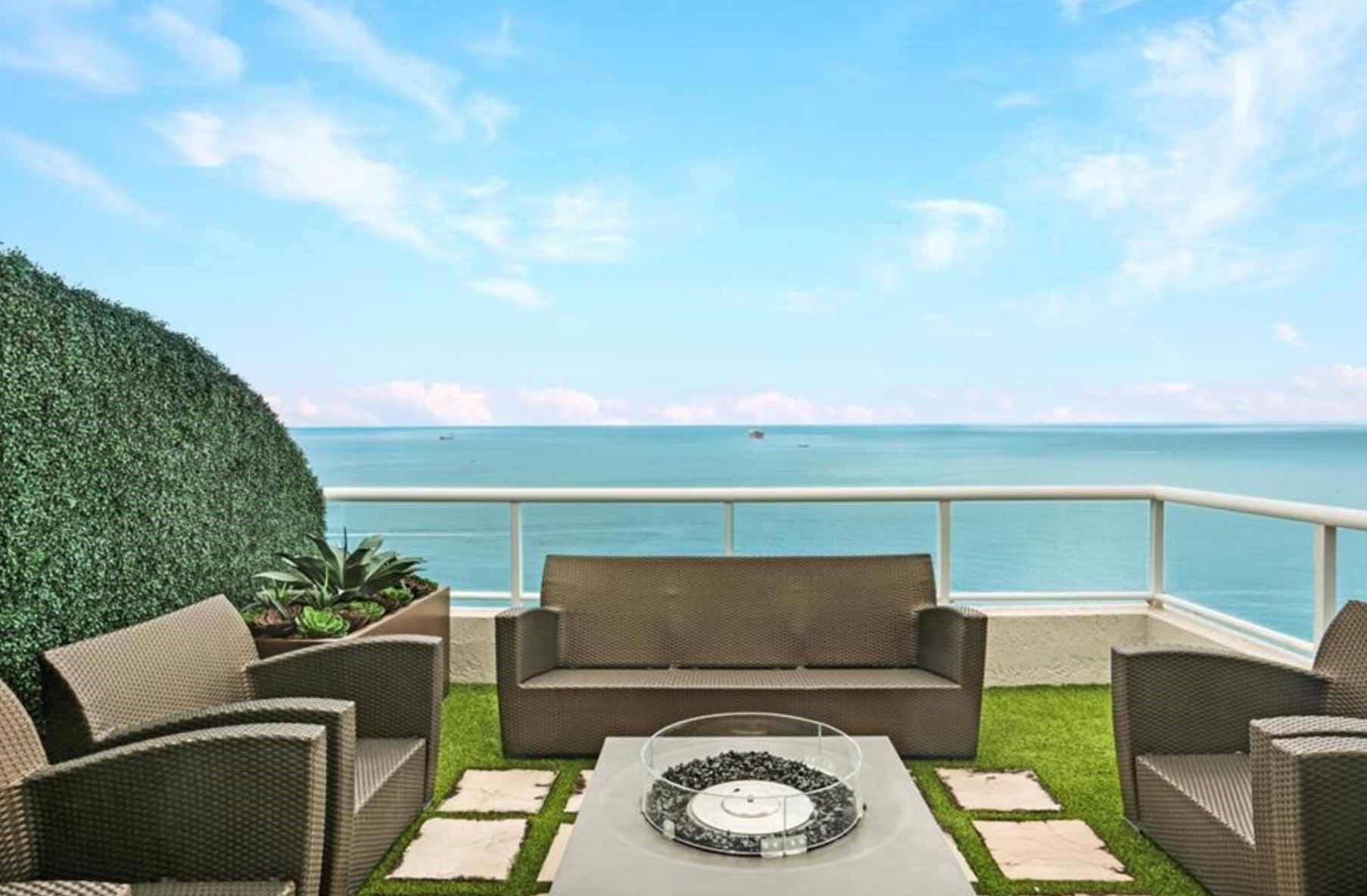 Ritz Carlton - Residential