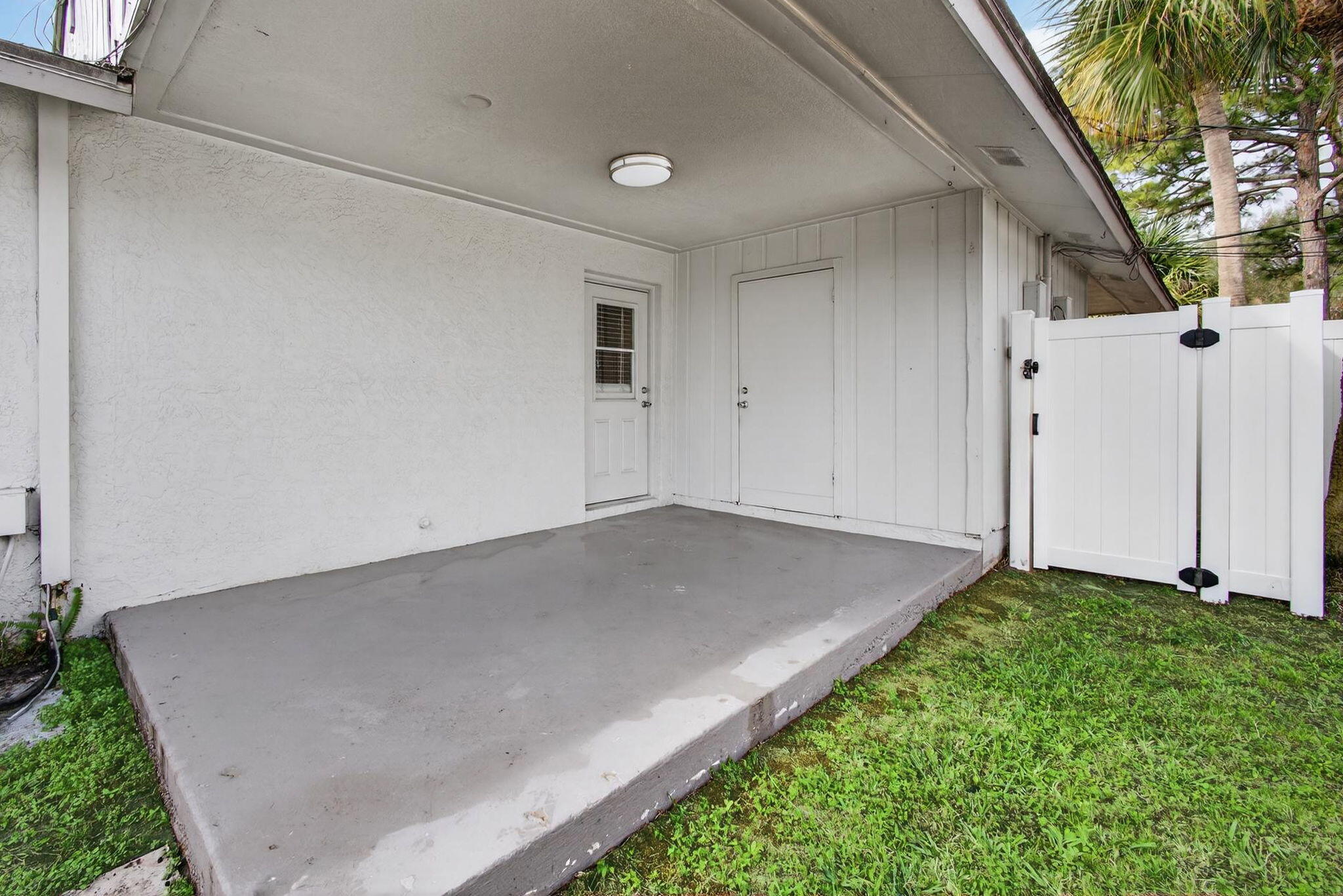 NORTH PALM BEACH HEIGHTS SEC 2B - Residential Income