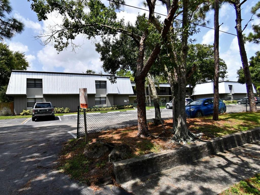 Photo of 2517 S 17th Street St #201, Fort Pierce, FL 34950 (MLS # R10808167)