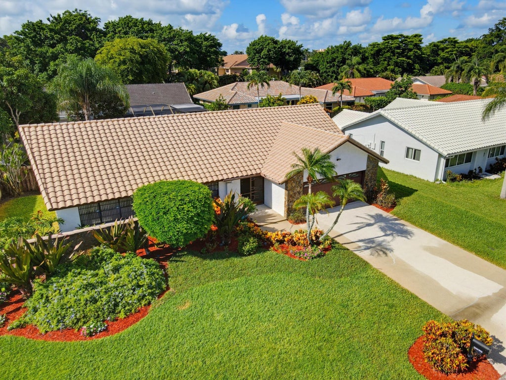 Photo of 6846 BIANCHINI Circle, Boca Raton, FL 33433 (MLS # B26063178)