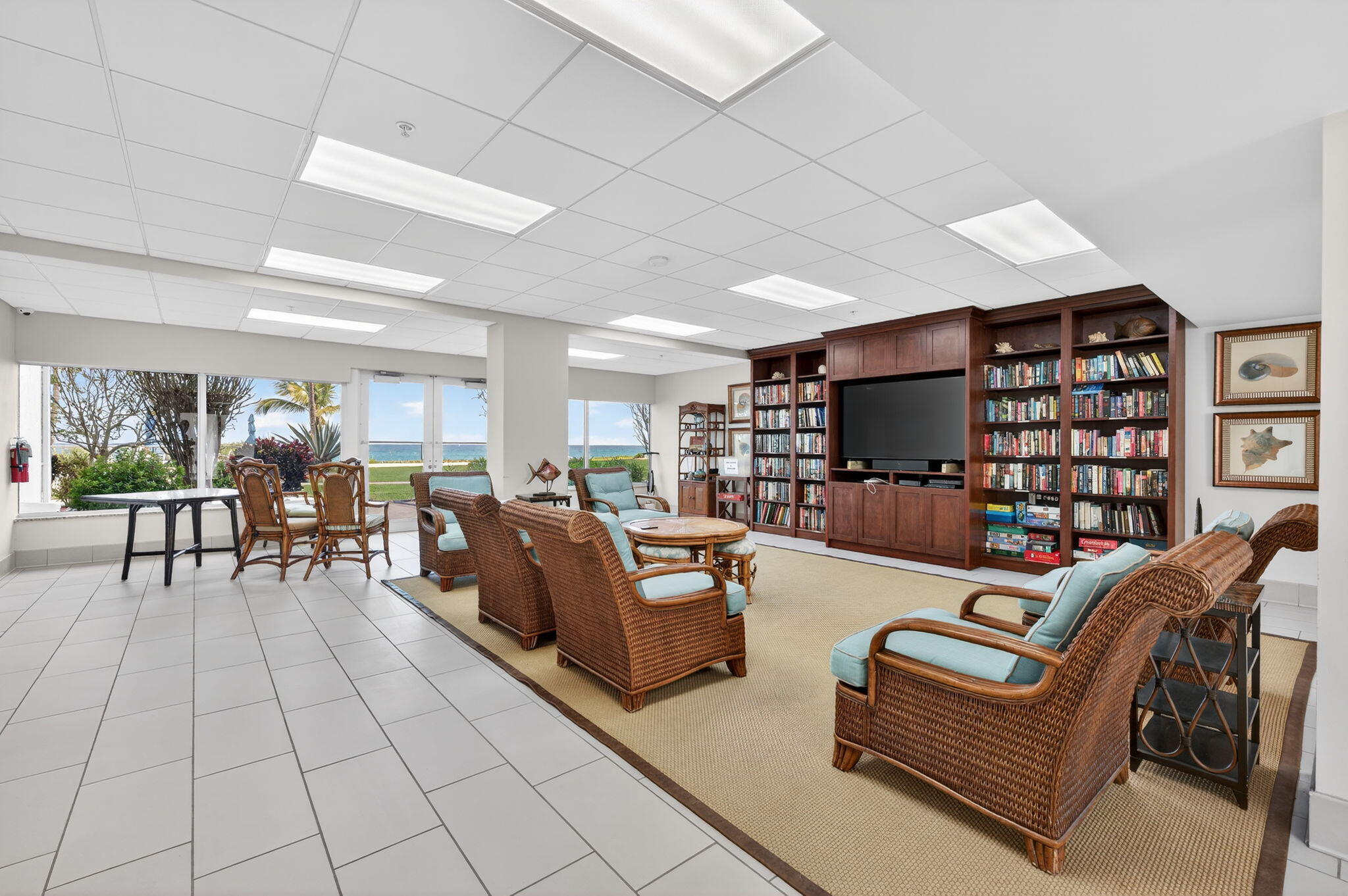 PENTHOUSE TOWERS CONDO - Residential Lease