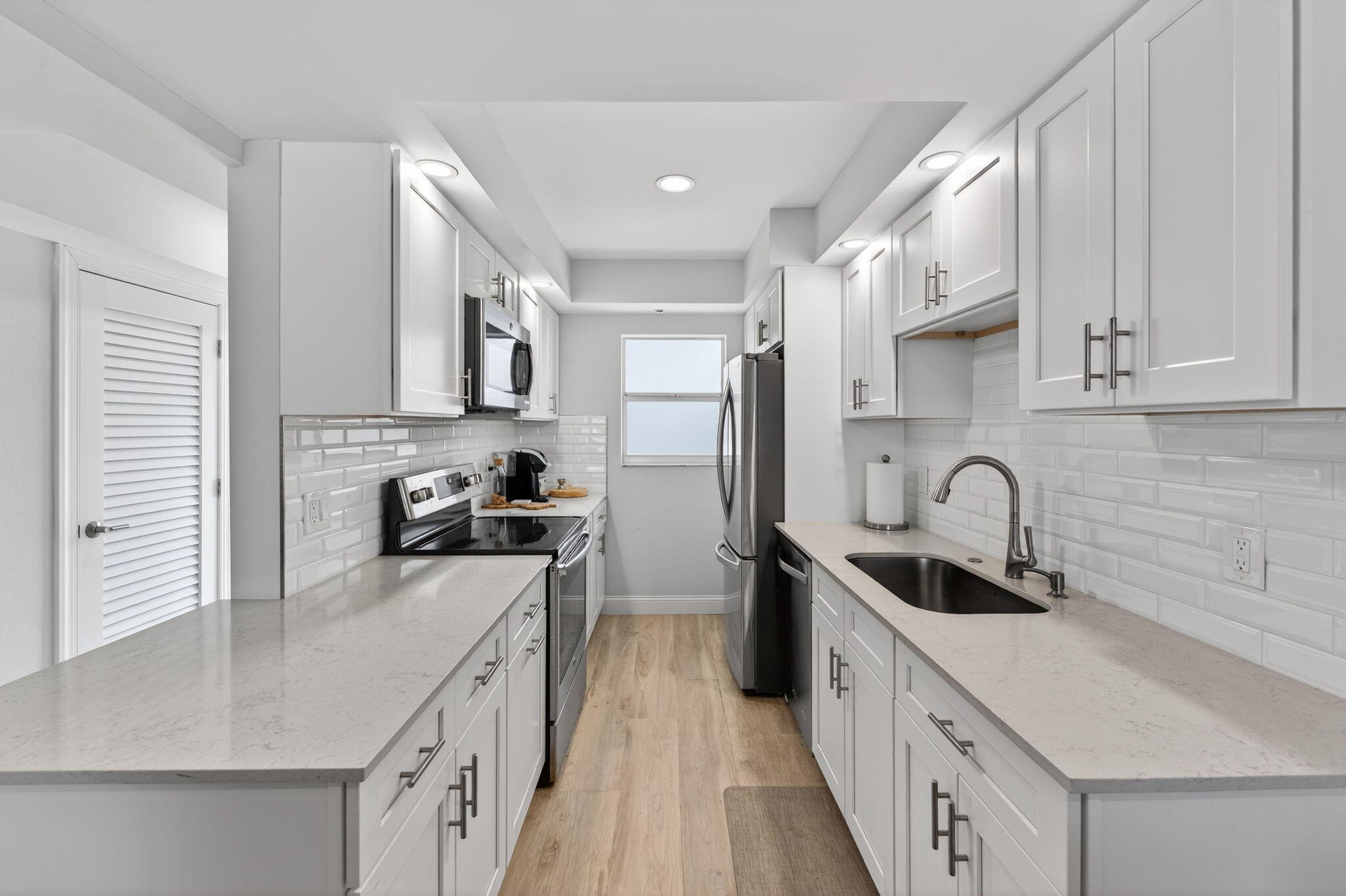 PENTHOUSE TOWERS CONDO - Residential Lease