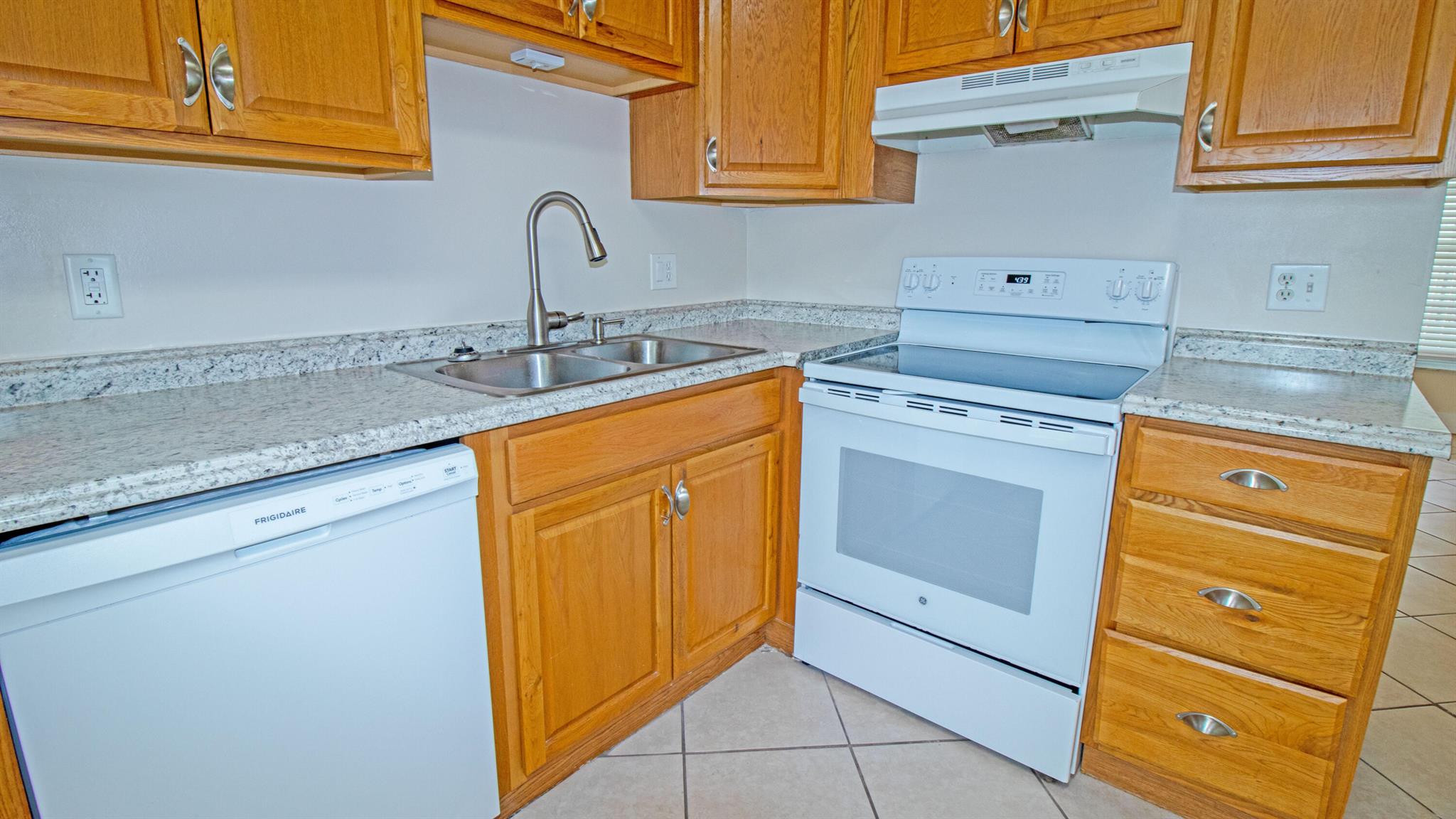 EASTRIDGE ESTATES - Residential Lease