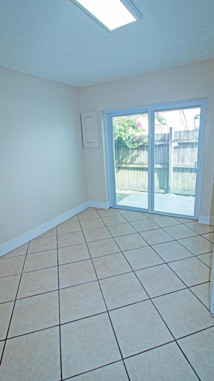 EASTRIDGE ESTATES - Residential Lease