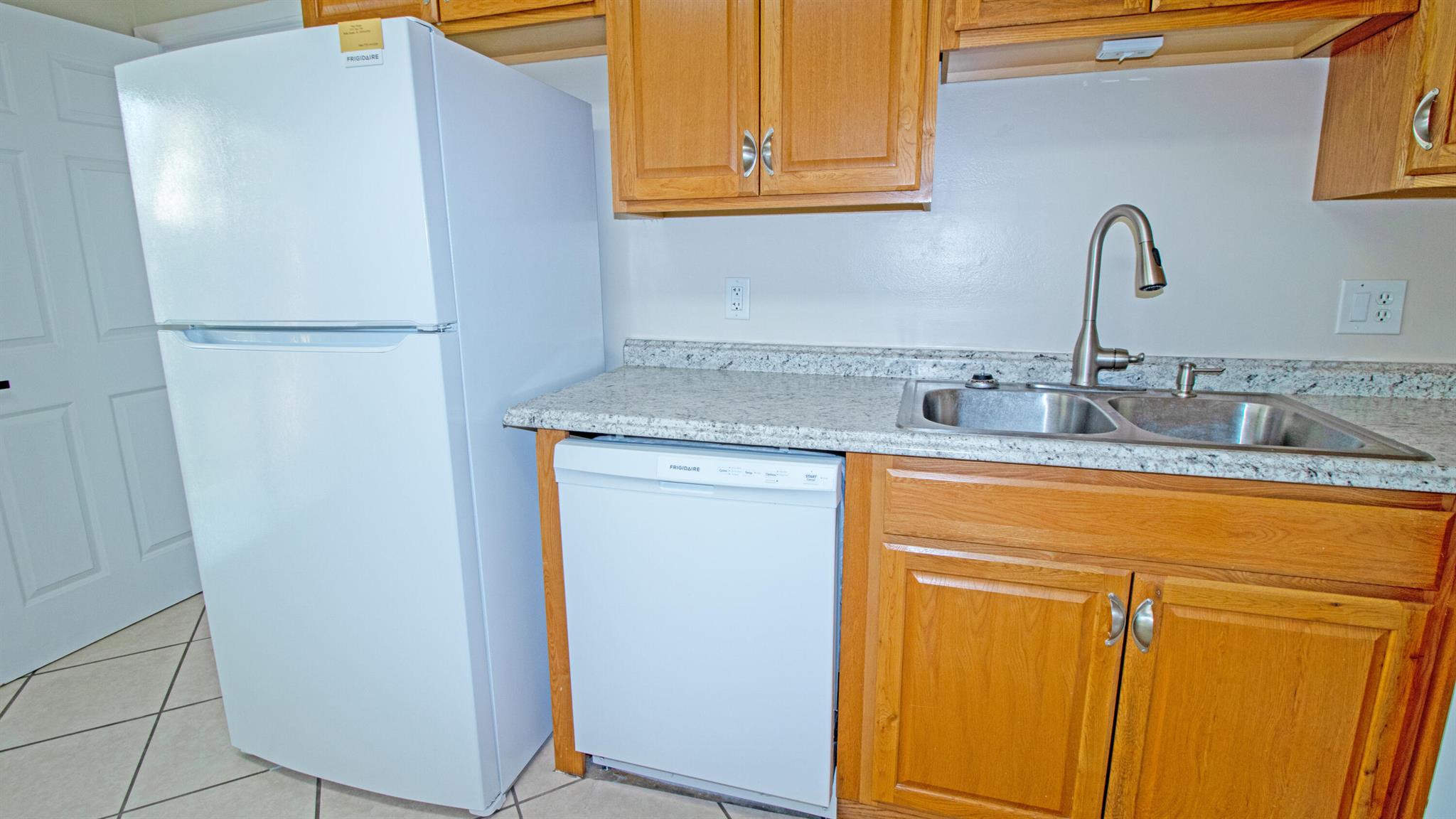 EASTRIDGE ESTATES - Residential Lease