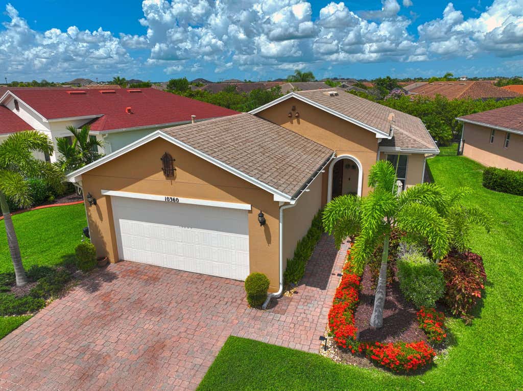 Photo of 10360 SW Indian Lilac Trail, Port Saint Lucie, FL 34987 (MLS # R11005595)
