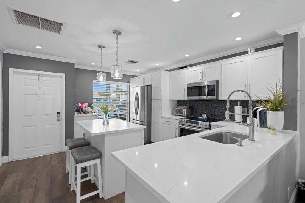 Photo of 5400 Poppy Place #B, Delray Beach, FL 33484 (MLS # R11156344)