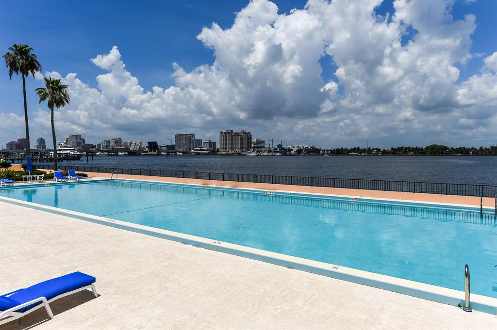 VILLA PLATI TOWNHOMES - Residential