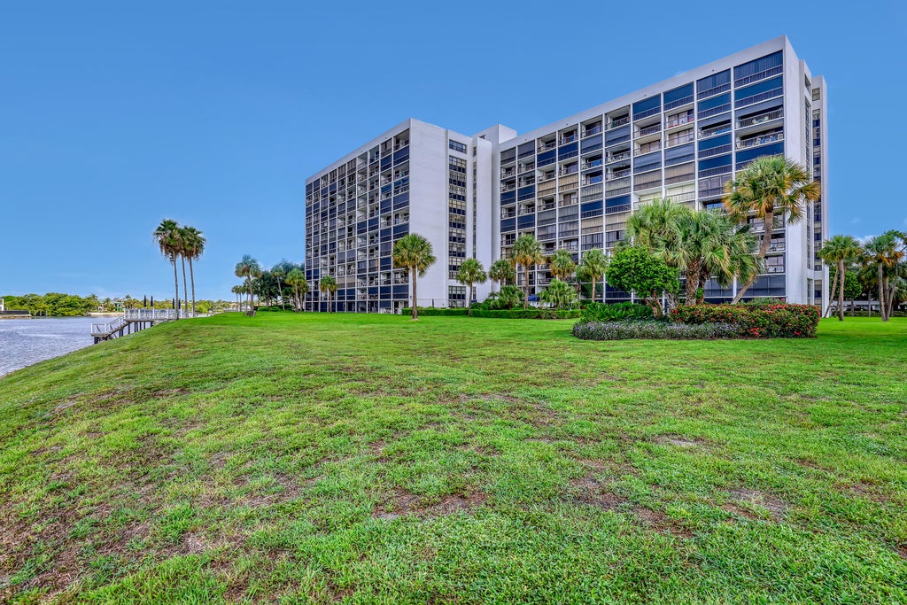 Photo of 356 Golfview Road #403, North Palm Beach, FL 33408 (MLS # B26043753)