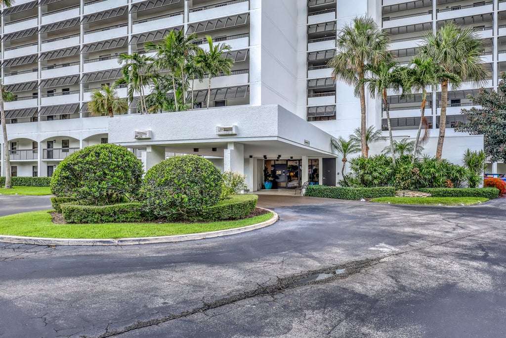 Photo of 356 Golfview Road #403, North Palm Beach, FL 33408 (MLS # B26043753)