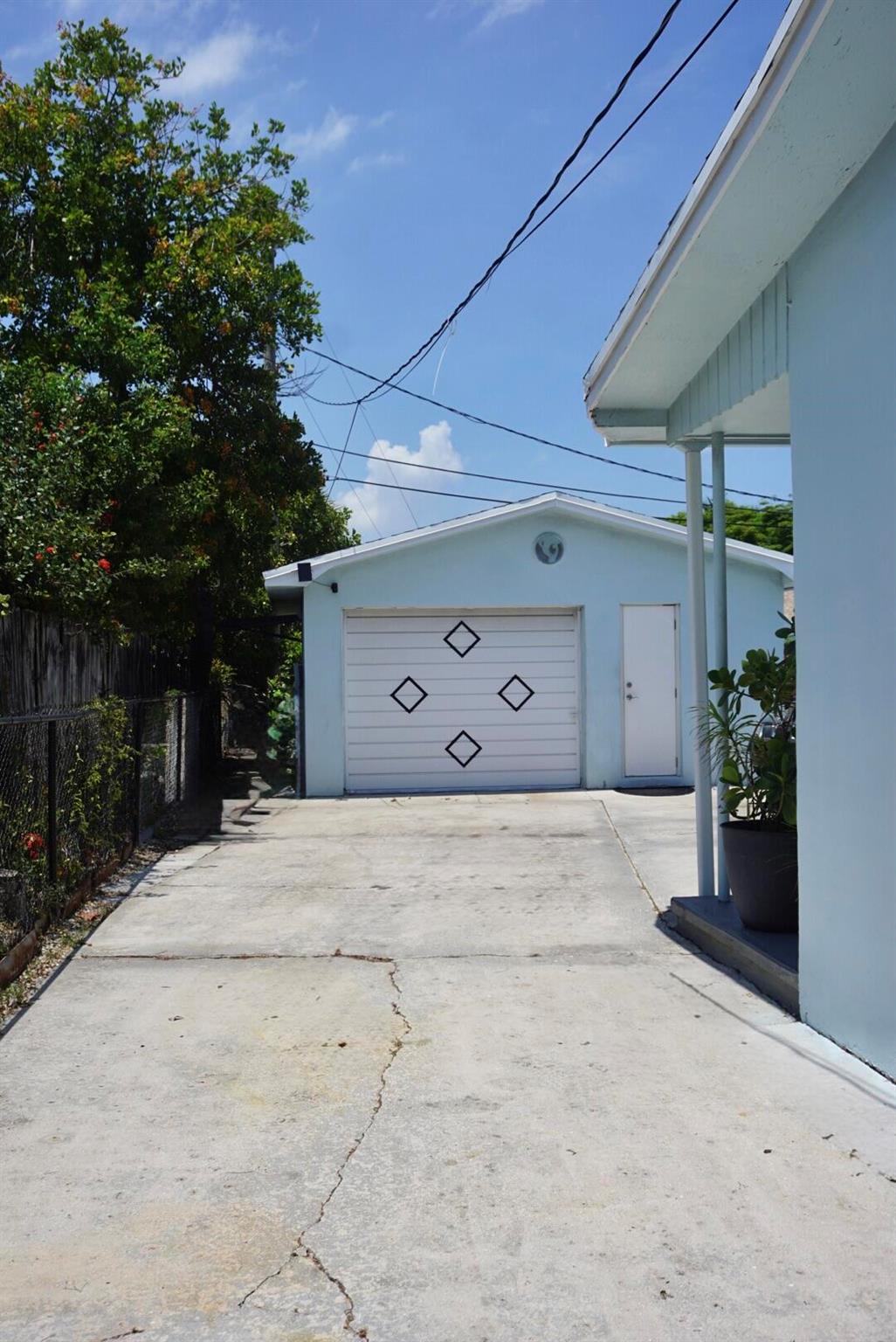 323 W W. Pine Street