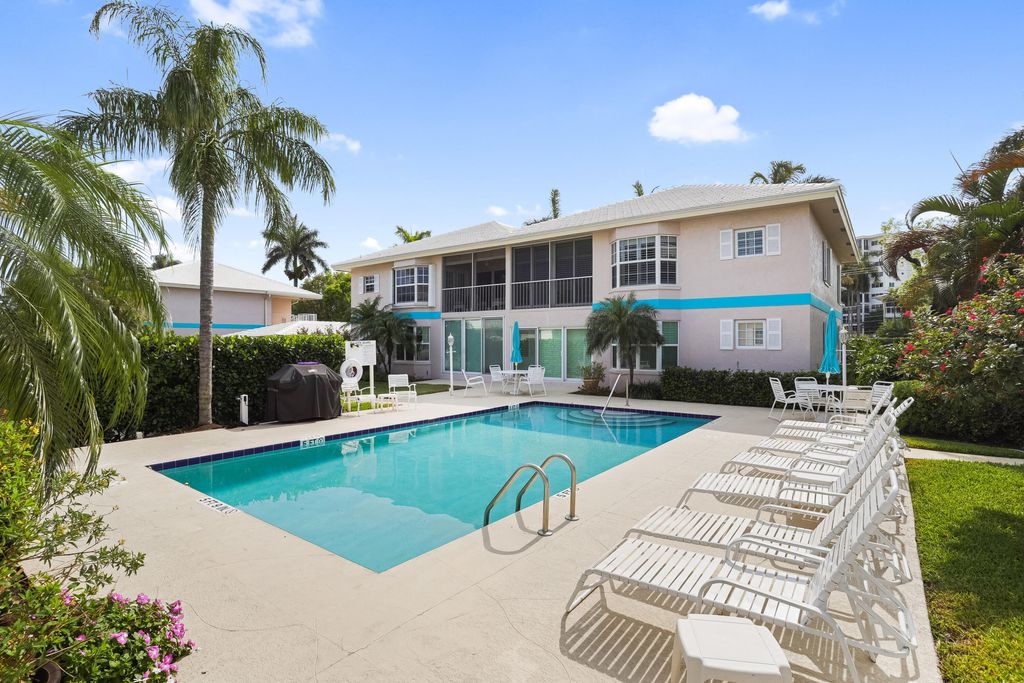 Photo of 75 Venetian Drive #D-13, Delray Beach, FL 33483 (MLS # B26007625)