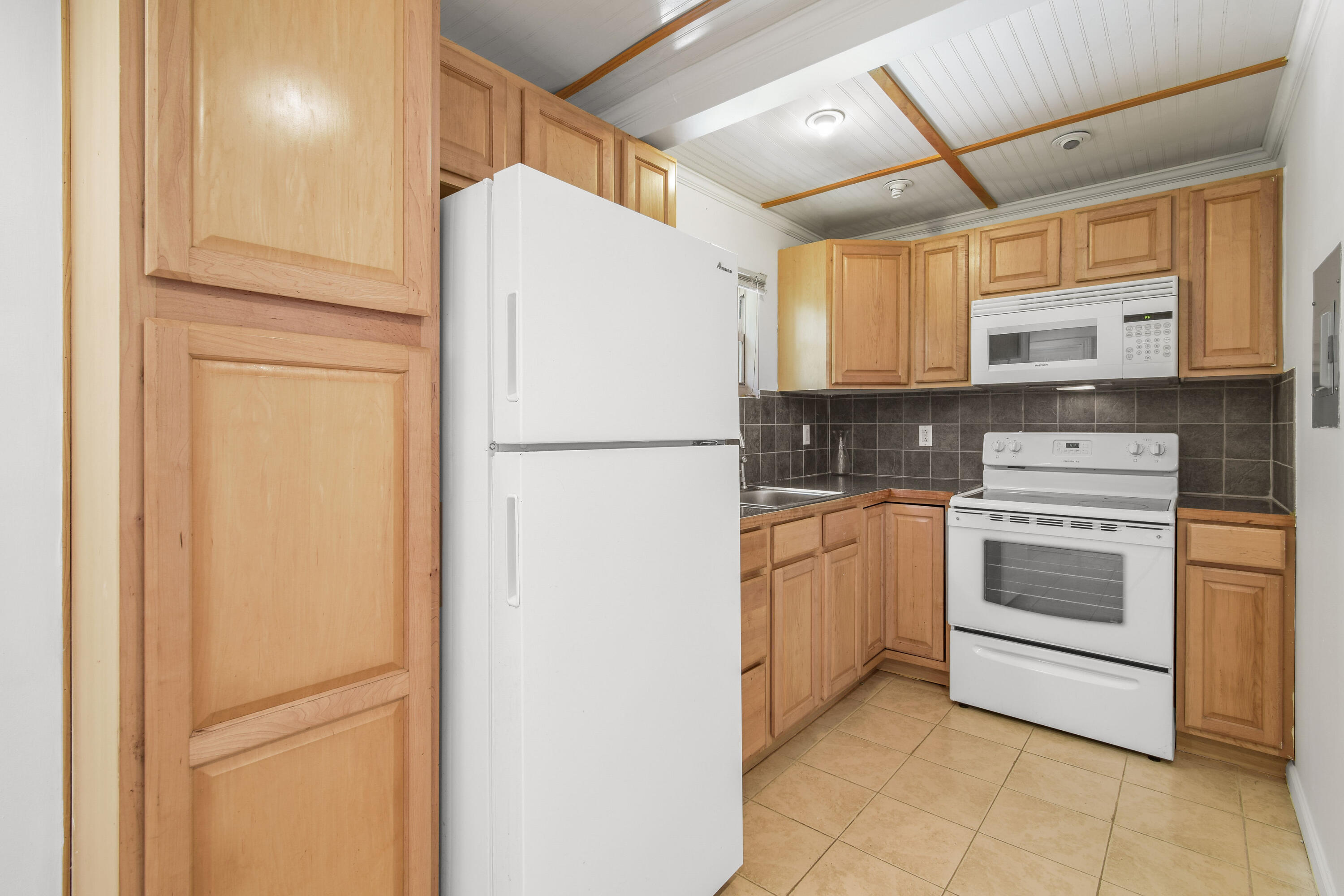 COLLEGE PARK - Residential Lease