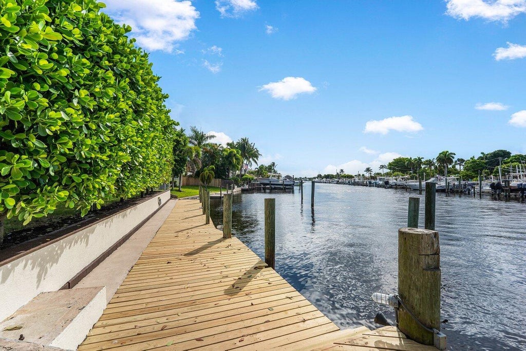 Photo of 638 Shore Drive, Boynton Beach, FL 33435 (MLS # B26075484)