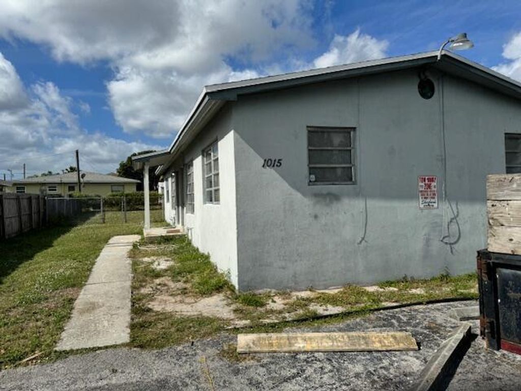 Photo of 1015 Avenue I, Riviera Beach, FL 33404 (MLS # B26021762)