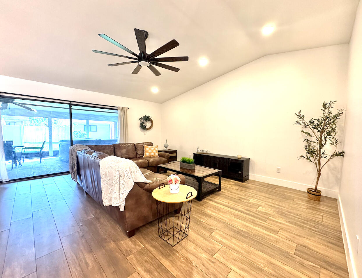 BOYNTON LAKES 3-B - Residential Lease