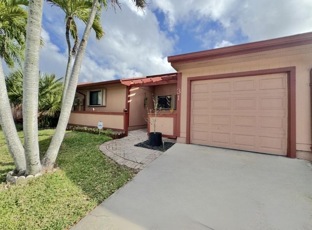 Photo of 31 Walcott Drive, Boynton Beach, FL 33426 (MLS # R11169304)