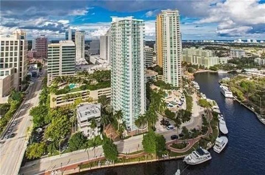 Remarkable Top floor at Watergarden Condo in Downtown Fort Lauderdale. West view with breathtaking sunset colors. Great social building with every amenities you can dream of. Valet parking, concierge and much more