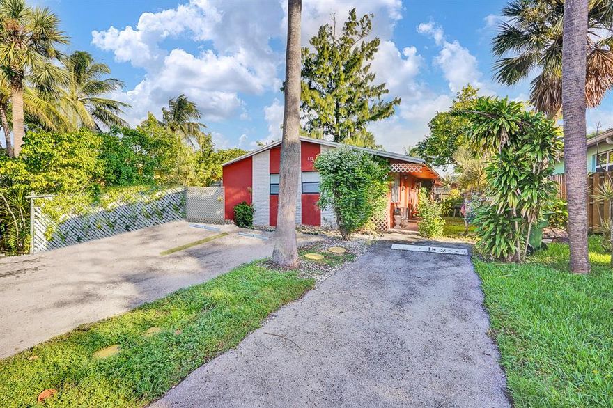 ***RARE MULTI FAMILY OPPORTUNITY*** Current TENANTS PAYING $4,100 MONTHLY! ALWAYS RENTED!!! 4 PLEX IN HEART OF FT. LAUDERDALE'S THRIVING MARINE/YACHTING INDUSTRY, RIGHT OFF MARINA MILE RD.. ***NEVER A SHORTAGE OF TENANTS IN THIS AREA.*** NEAR BEACHES, EXPRESSWAY & DOWNTOWN. 2 UNITS ARE 1 BEDROOMS RENTED BELOW MARKET VALUE AT $1,150 EACH 2 UNTS ARE STUDIOS RENTED BELOW MARKET VALUE AT $900 EACH. $4,100 GROSS MONTHLY INCOME 4 PARKING SPACES. LOW OPERATING EXPENSES. ALWAYS RENTED, EASY TO MANAGE. REAL MONEY MAKER!! EASILY INCREASE CAP RATE AND CASH FLOW BY BRINGING RENTS UP TO MARKET VALUE. Please do not disturb current tenants. Virtual showings only until offer is accepted. Viewings to be done during inspection period. GREAT OPPORTUNITY FOR 1031 EXCHANGE!!