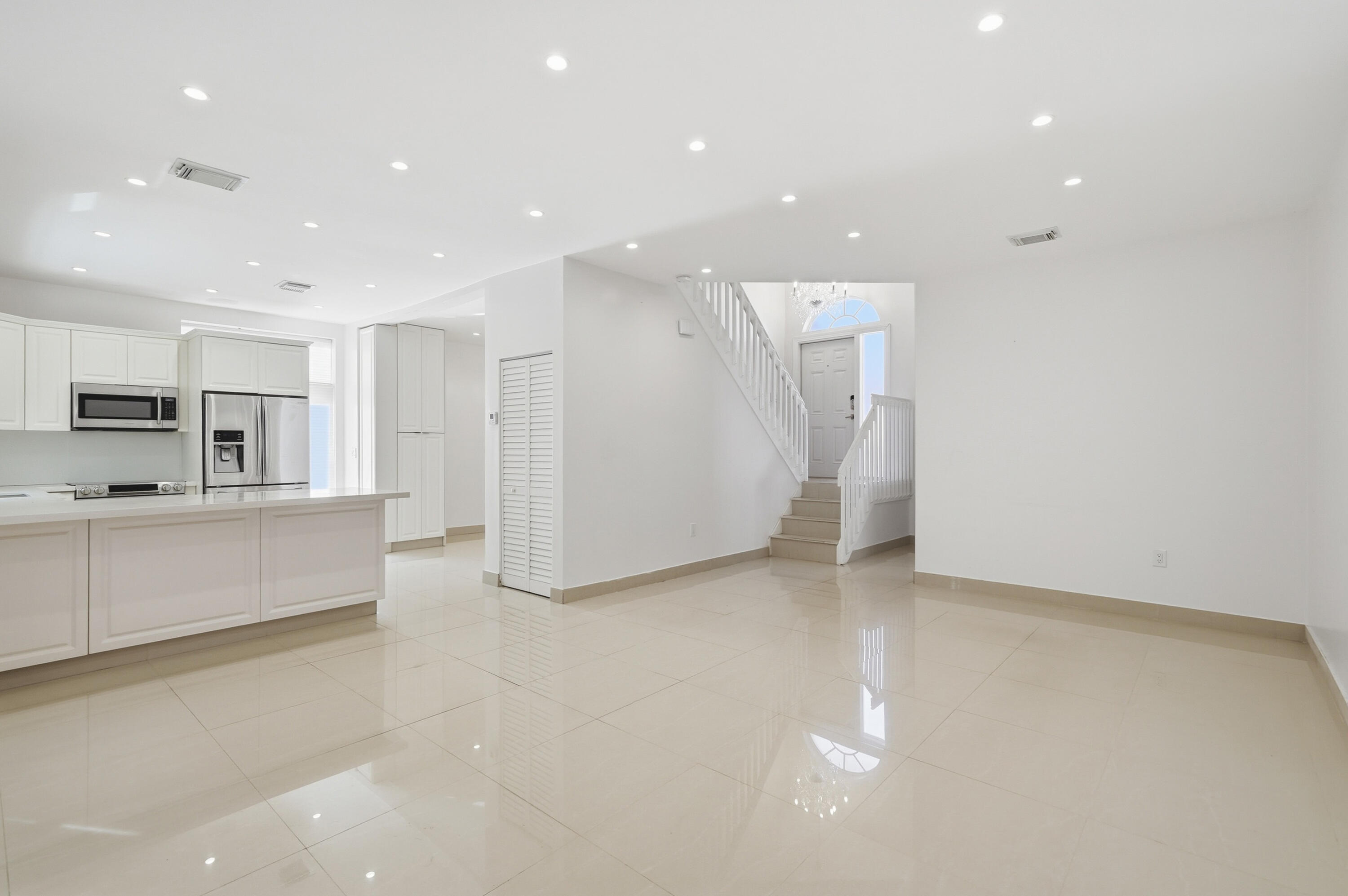 EMERALD POINTE - Residential Lease