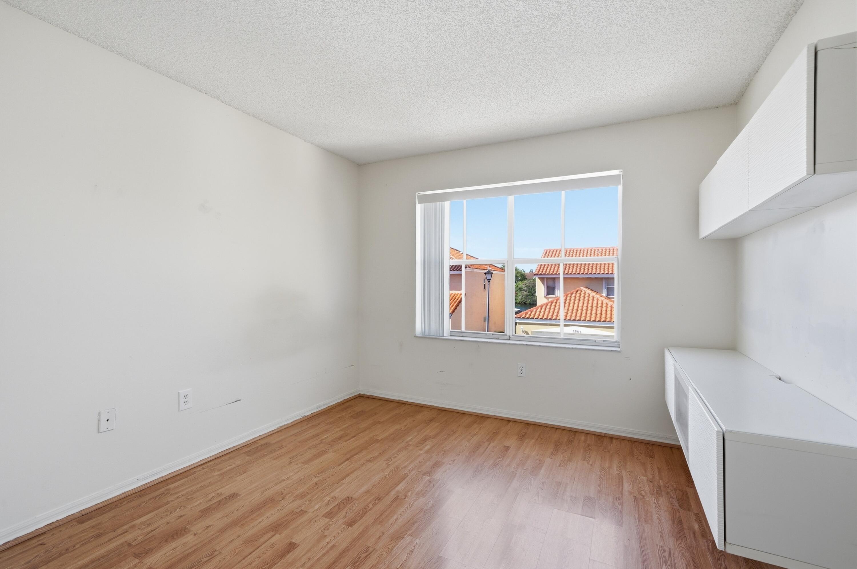 EMERALD POINTE - Residential Lease