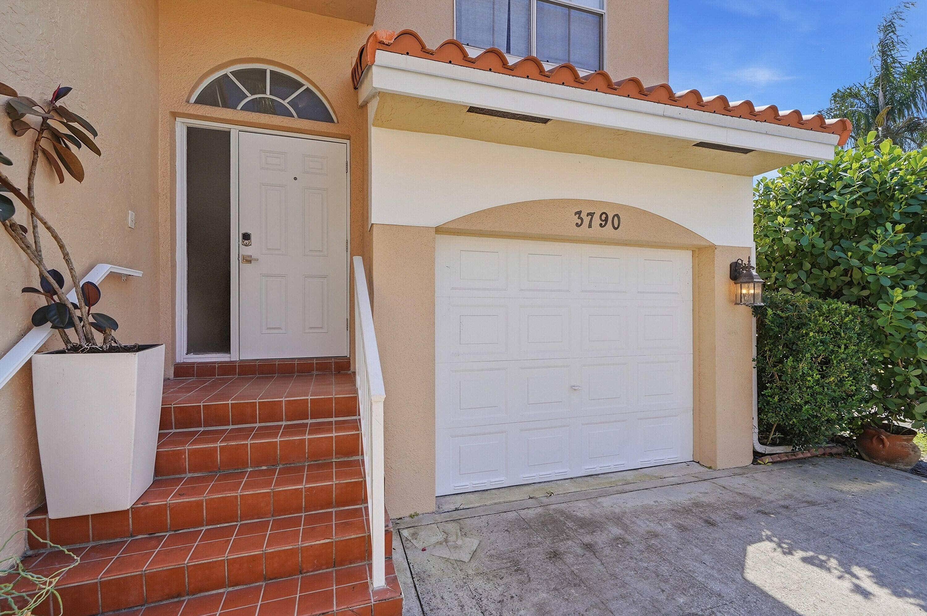 EMERALD POINTE - Residential Lease