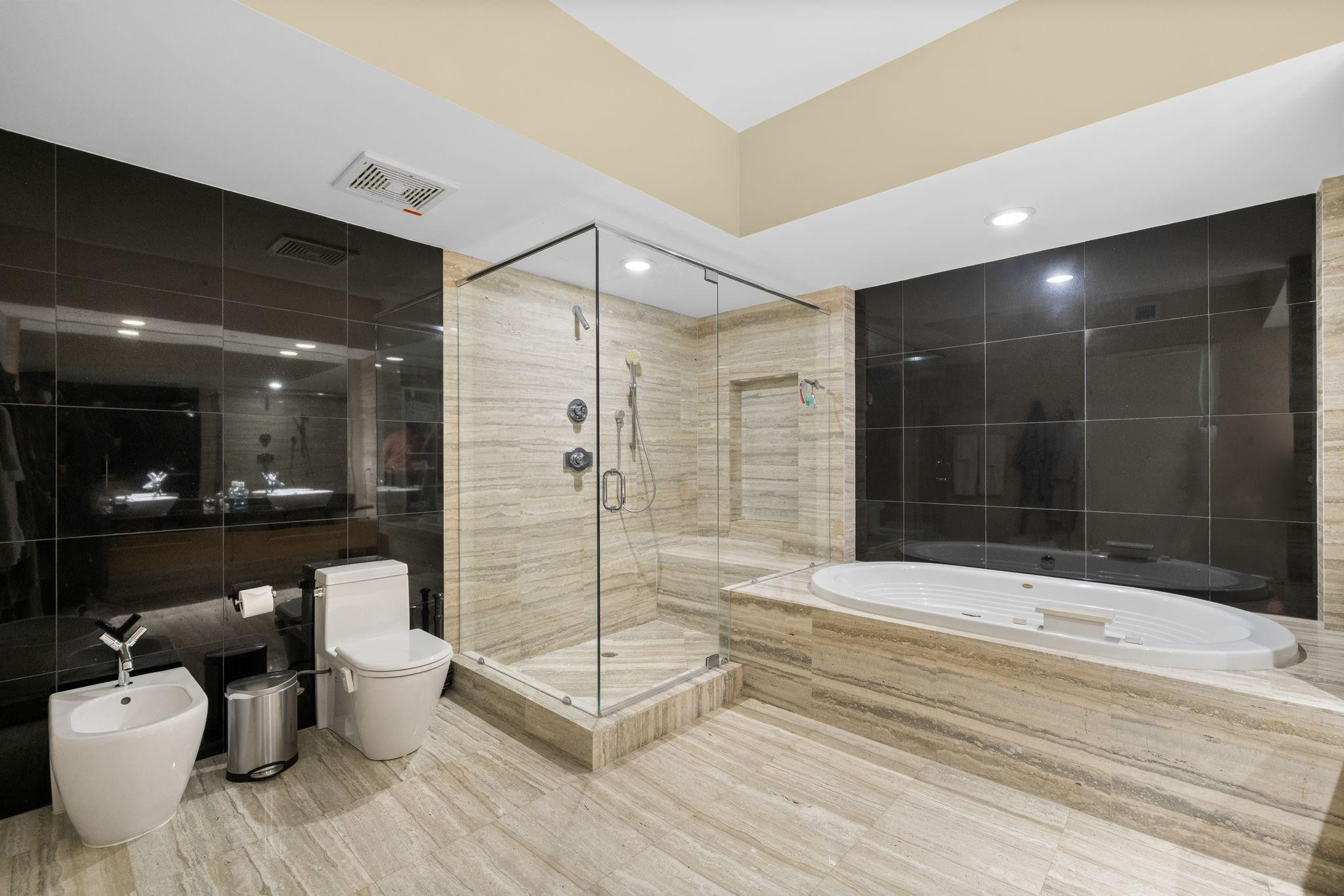 Las Olas Beach Club - Residential Lease