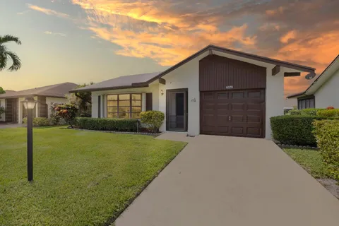 6370 Lakemont Circle, Greenacres, FL MLS: R11011156
