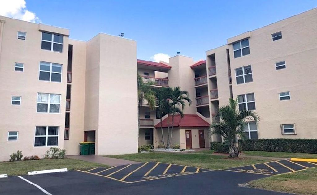 Photo of 9411 Evergreen Place #302, Davie, FL 33324 (MLS # B26018350)