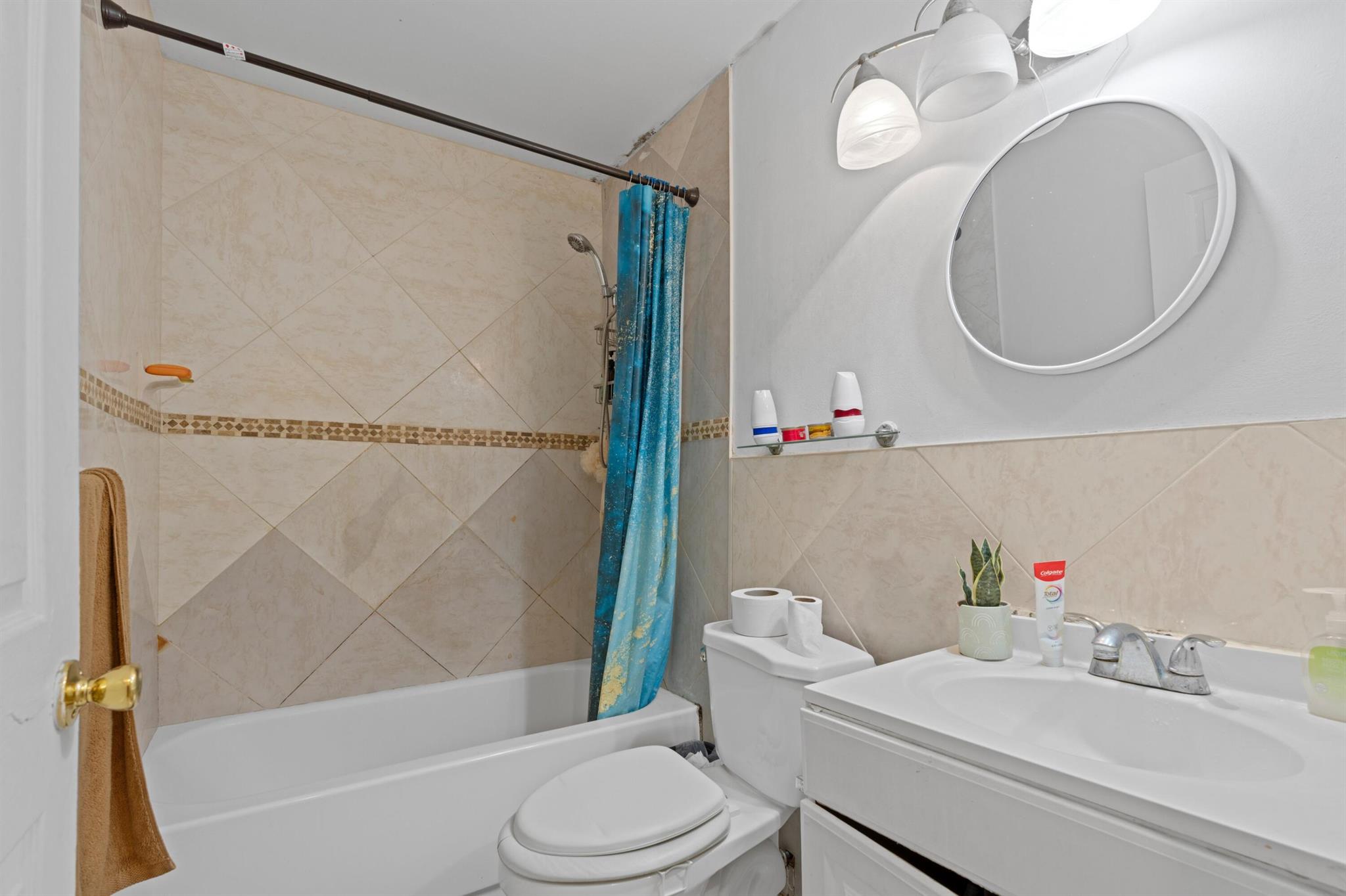 LAKES OF TARA UNIT 1 - Residential