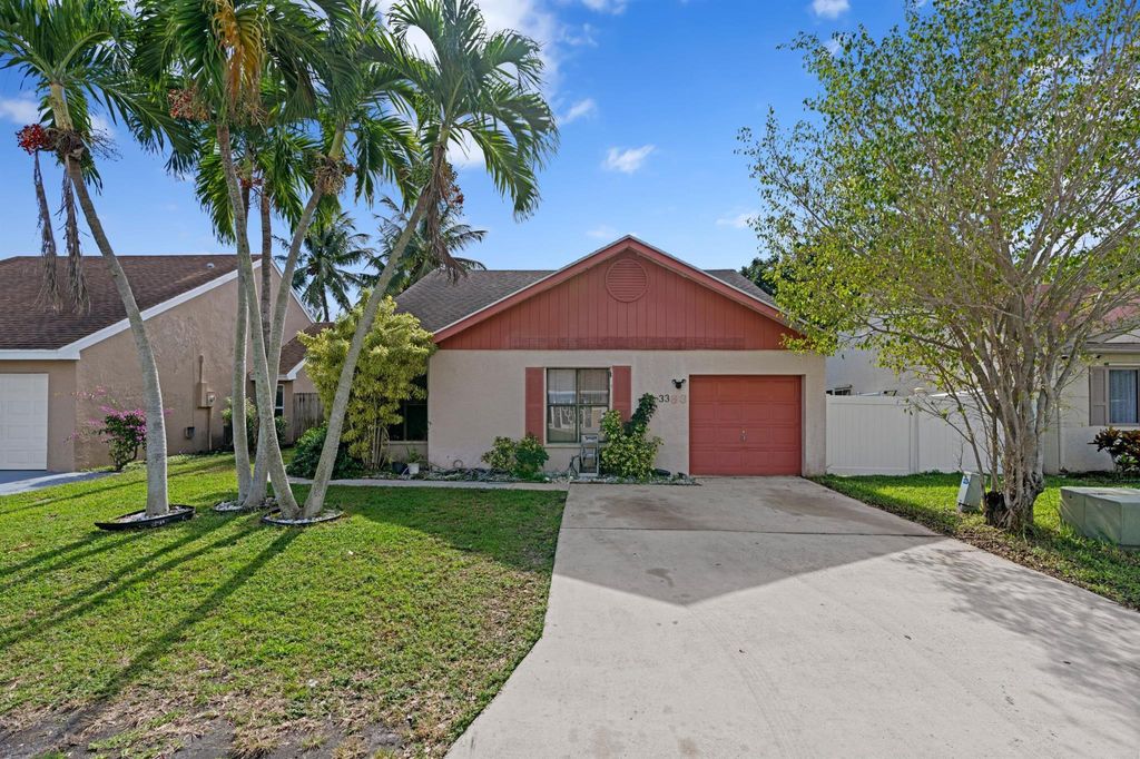 Photo of 33 Peachtree Place, Boynton Beach, FL 33436 (MLS # R11149240)
