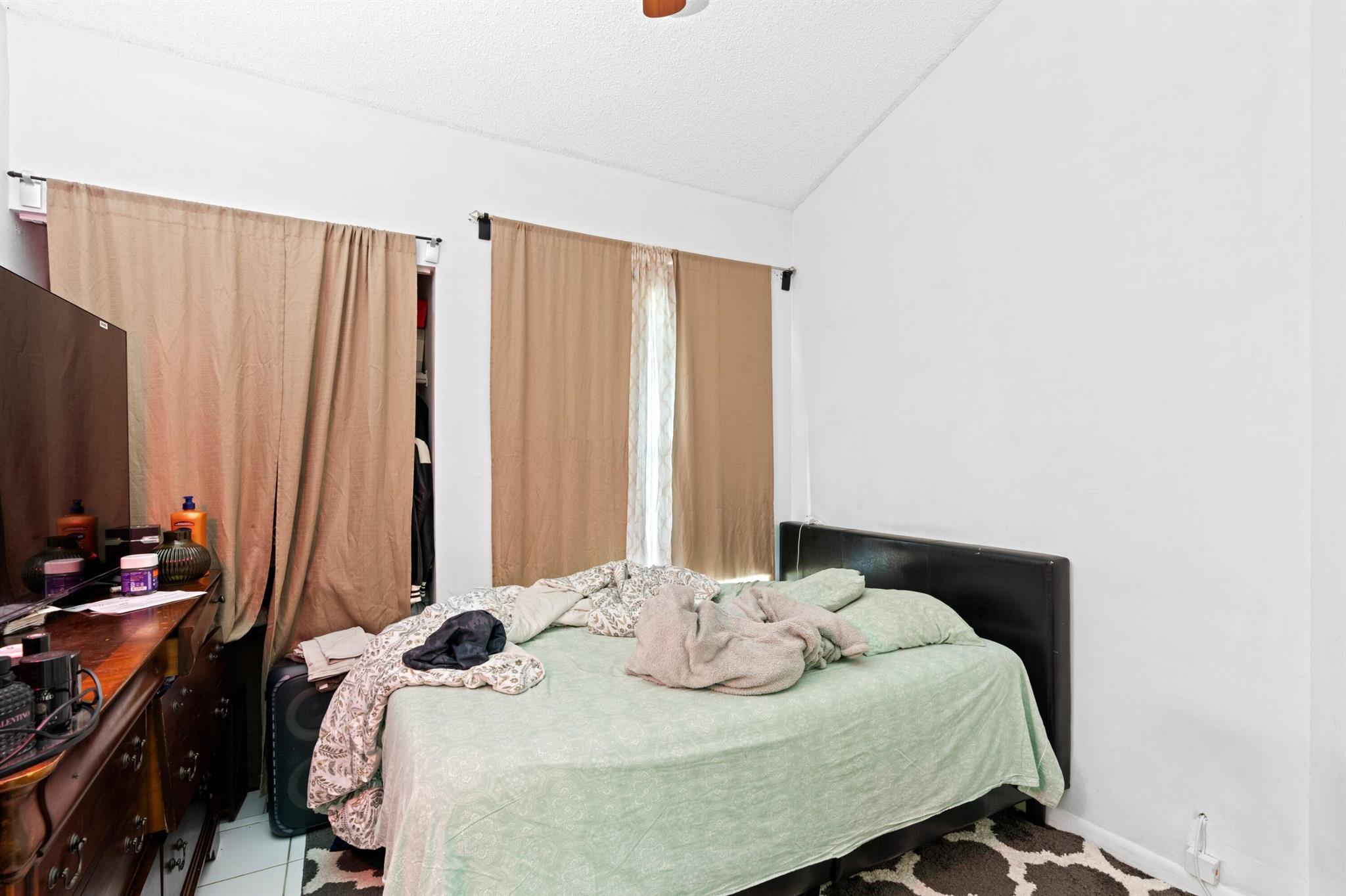 LAKES OF TARA UNIT 1 - Residential